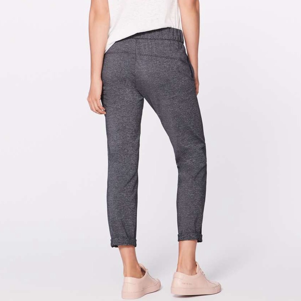 Lululemon On The Fly Pant 28" Heathered Gray Black Pull On Size 6 - Picture 2 of 9